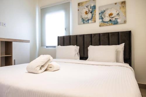 Postel nebo postele na pokoji v ubytování CasaNova Airport Suites