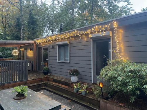 a house with a lot of lights on it at RustOord Chalet Ontspannen op de Veluwe in Hattemerbroek
