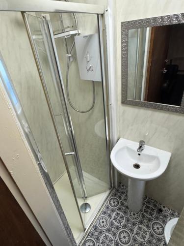 a bathroom with a shower and a sink at Snug Studio - Minutes Walking from Pleasure Beach - Burlington Road in Blackpool
