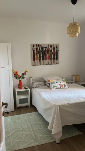 a bedroom with a bed and a painting on the wall at Stela's Home in Ploieşti