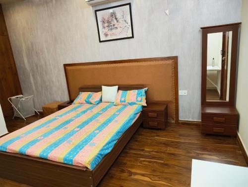 En eller flere senge i et værelse på Riyansh villa