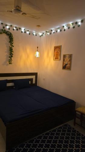 Postel nebo postele na pokoji v ubytování SAMANI Homestay