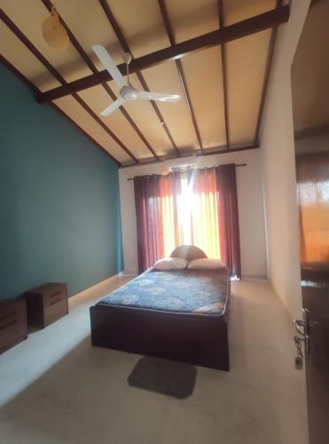 Postel nebo postele na pokoji v ubytování Nirmala Residence