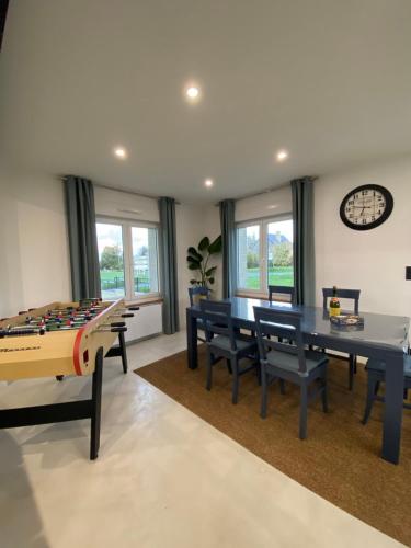 Ένα ή περισσότερα κρεβάτια σε δωμάτιο στο L'émeraude