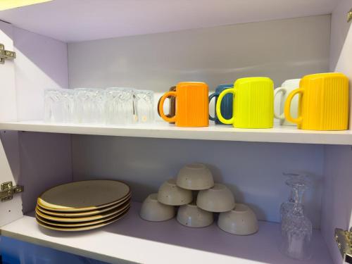 Kuchyň nebo kuchyňský kout v ubytování Luxury Stay with Mussoorie Views & Cozy Vibes