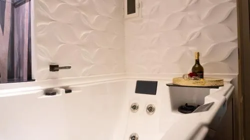 Palazzo Algaria Suites with Jacuzzi, Sauna & Turkish Bath photo 77