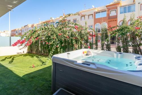 Private Jacuzzi, 3 Pools, Grill, Parking, AC