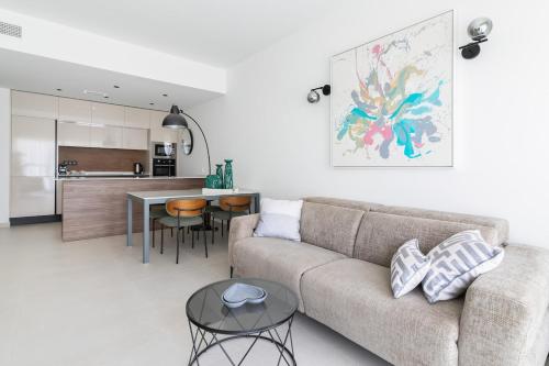 Private Jacuzzi, 3 Pools, Grill, Parking, AC