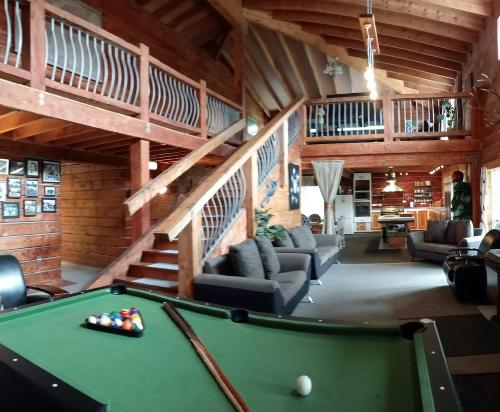Biliár nebo kulečník v ubytování Hot Spa Log Fire Up to 16 Guests