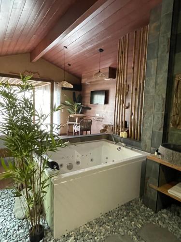 a large white tub in a room with a dining room at Domaine Coul'Eau in Eaunes