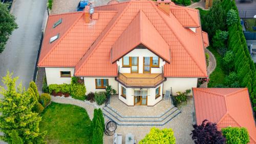 Golden Villas - Elegant Family Villa with Garden near Warsaw