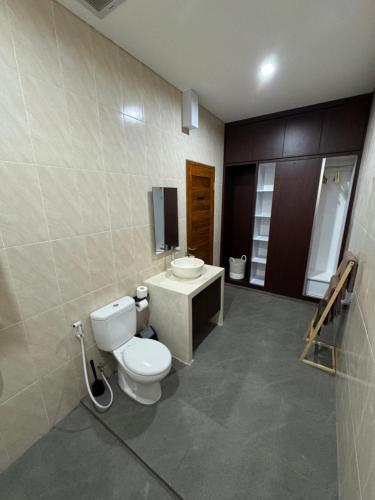 a bathroom with a toilet and a sink at Two D Villa in Ungasan