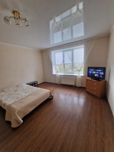 En eller flere senge i et værelse på Apartment on Chornovola, 44