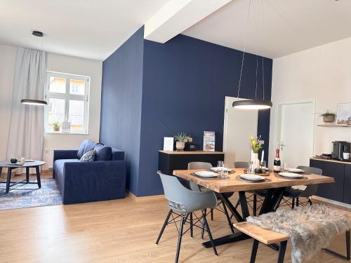 Kuchyň nebo kuchyňský kout v ubytování Studio Alte Mädchenschule, Sauna, 6 Personen, Hund, am Saurierpark, Boxsprinbetten, gratis Kaffee und Tee, Minibar