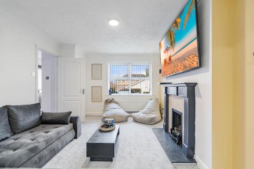 a living room with a couch and a fireplace at Family & Contractors Retreat in Birmingham