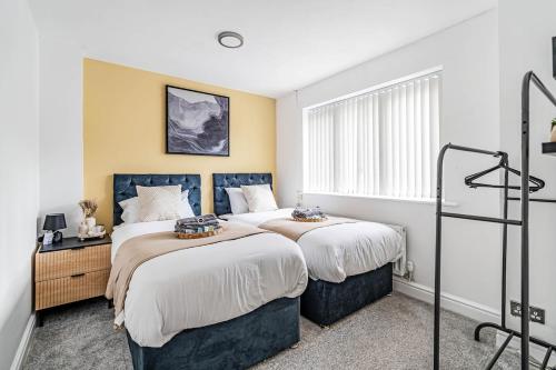 a bedroom with two beds and a window at Family & Contractors Retreat in Birmingham
