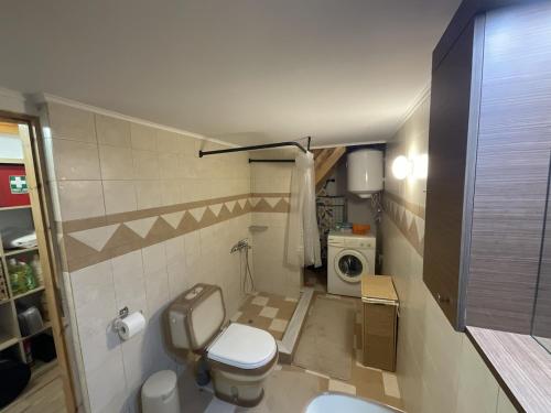 Ένα μπάνιο στο VΛ Village house 'Liodentro'