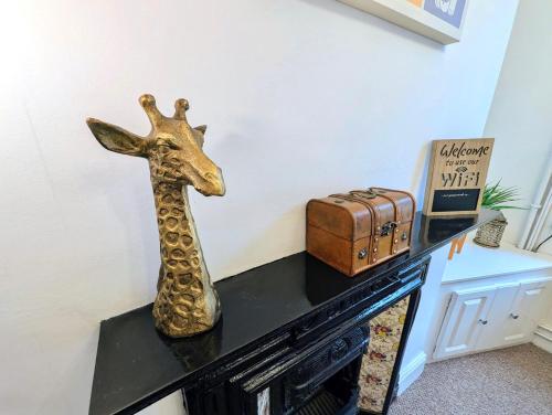 The Heritage Hideaway - King bed, Free parking, Walk to c-centre & Hospital photo 28