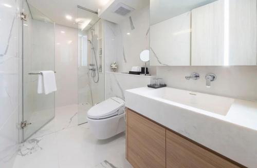 a bathroom with a toilet and a sink and a shower at Urban Oasis BTS Ekkamai in Khlong Toei