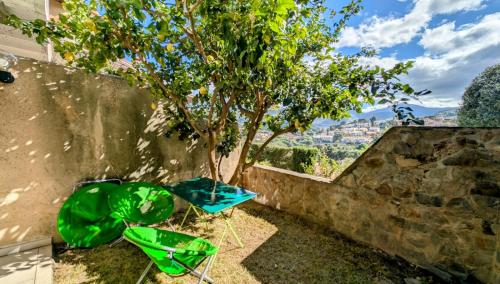 3CPF29 Appartement avec jardinet et parking, proche centre-ville