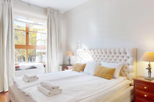 En eller flere senge i et værelse på Rose Residence 2 Bedrooms, Terrace, Parking