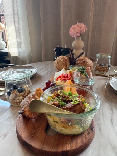 Jídlo v hotelu nebo okolí