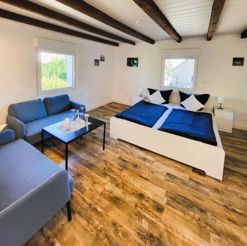 Fotografie z fotogalerie ubytování CJS Apartments - Chill or Drive am Nürburgring, Free Parking, WLan, Spacious Rooms, Quiet Location v destinaci Rodder