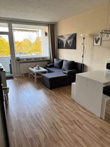 a living room with a couch and a table at Ferienwohnung Franzi in Goslar