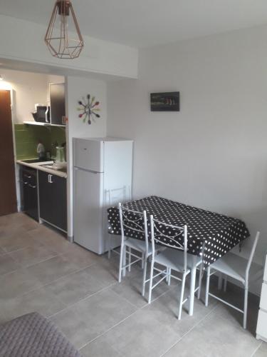 Studio vue sur parc Charles de Gaulle