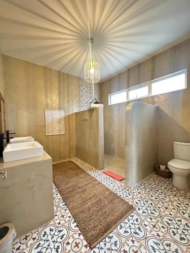 a bathroom with a shower and a toilet at Les Hauteurs de Brûlée in Rodrigues Island