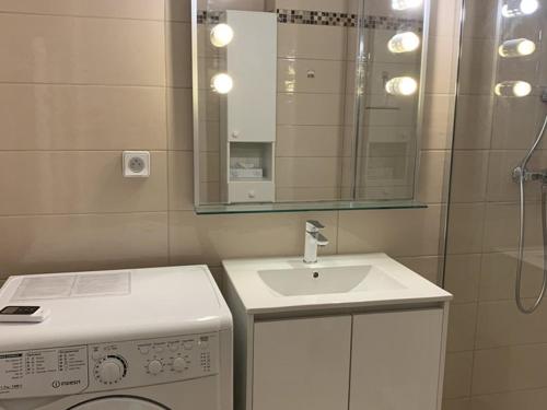 Appartement 1er étage avec parking, proche plage et commerces, Hyères