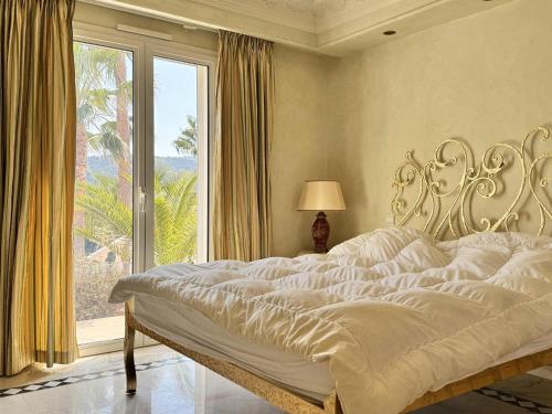 a bedroom with a large bed and a large window at Villa de Maître 6 Chambres avec Piscine et Jacuzzi - FR-1-768-119 in Roquebrune-sur-Argens