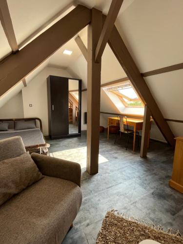 Posezení v ubytování Maison cosy avec terrasse ensoleillée et jardin plein sud