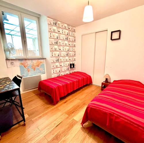 Postel nebo postele na pokoji v ubytování Le 84 ! Appart' calme et spacieux en centre ville