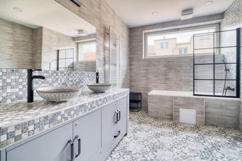 Koupelna v ubytování Karlovy Cute Inn by Rentez