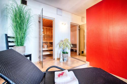 a dining room with a table and a red wall at Leonardo Hotel Hamburg City Nord in Hamburg