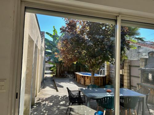 Patio nebo venkovní prostory v ubytování Maison de ville paisible