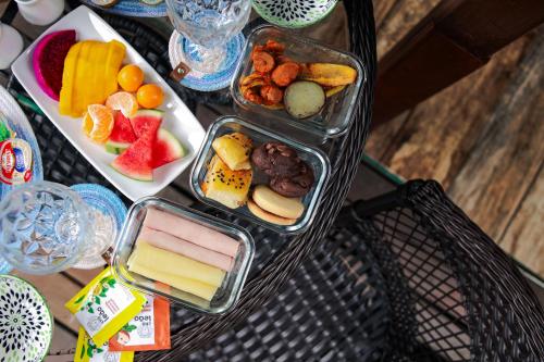 Đồ ăn tại/gần nhà nghỉ nhỏ