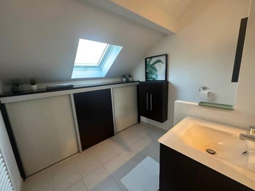 a bathroom with a sink and a window in it at Les Alois 10 min to Disneyland in Couilly-Pont-aux-Dames