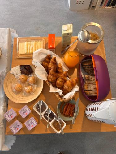 Φαγητό σε αυτό το δωμάτιο σε οικογενειακή κατοικία ή κάπου εκεί κοντά