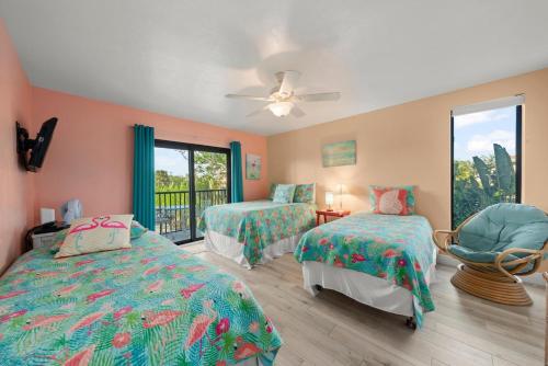 Ένα ή περισσότερα κρεβάτια σε δωμάτιο στο Shorewood C1