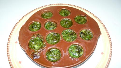 a plate of food with sauce and broccoli at Hostellerie d'Héloïse Logis in Cluny