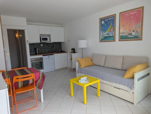 Studio climatisé vue mer accès direct plage et piscine