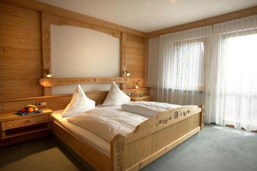 a bedroom with a large bed and a window at Landgasthof Löwen in Neubulach