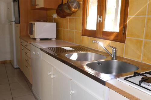 Η κουζίνα ή μικρή κουζίνα στο Gite Vigne - Village De Gîtes