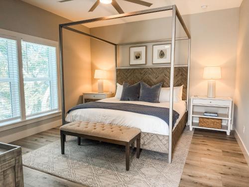 Ένα ή περισσότερα κρεβάτια σε δωμάτιο στο Luxury Home - Sauna Pool Spa Cart Beach