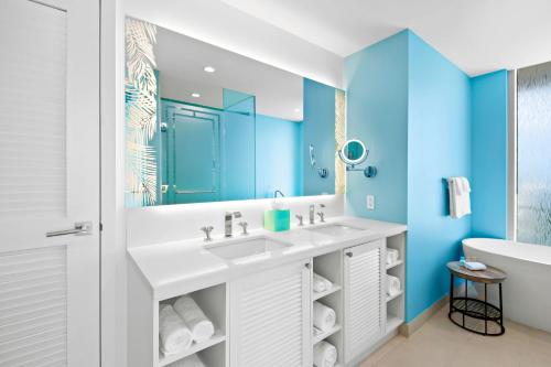 Koupelna v ubytování Margaritaville Beach Resort Nassau