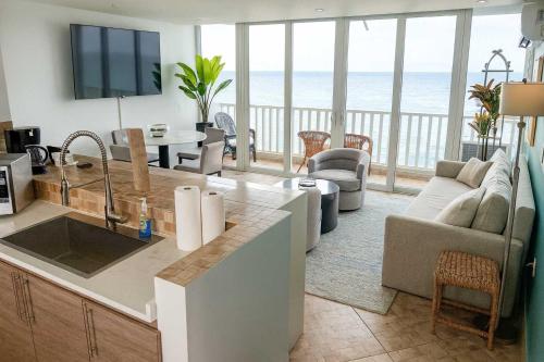 Beachfront Stella Maris Apt on Condado Ave