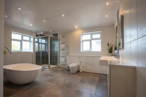 Ένα μπάνιο στο Contractor & Professional Friendly House