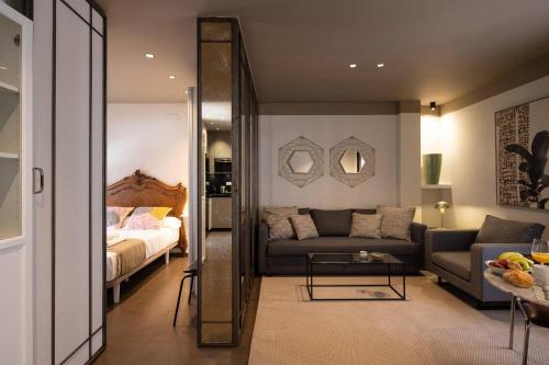 Central Designer Penthouse with Private Terrace